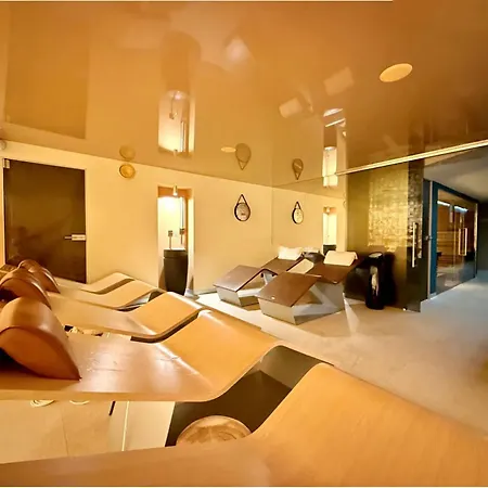 Free Wellness&spa Multimedia - Snídaně V Ceně - Zdarma Vstup Do Wellness, Vířivé Vany, Solná Sauna, Finská Sauna, Parní Sauna, Masáže, Playstation 5 A Hry, Moderní Vybavení, Parkování Zdarma, Vybavení Pro Děti, Sklep, Vybavená Kuchyně
