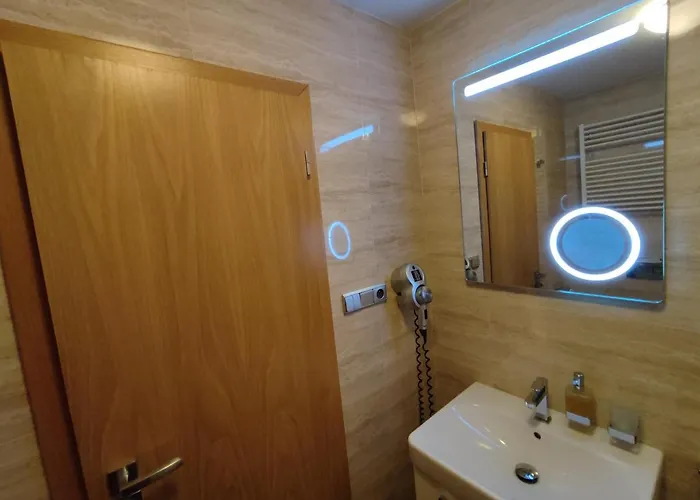 Free Wellness & Multimedia - Snidane V Cene - Zdarma Vstup Do Wellness, Virive Vany, Solna Sauna, Finska Sauna, Parni Sauna, Masaze, Playstation 5 A Hry, Moderni Vybaveni, Vybaveni Pro Deti, Sklep, Terasa, Klidna Lokalita, Parkovani Zda * Harrachov