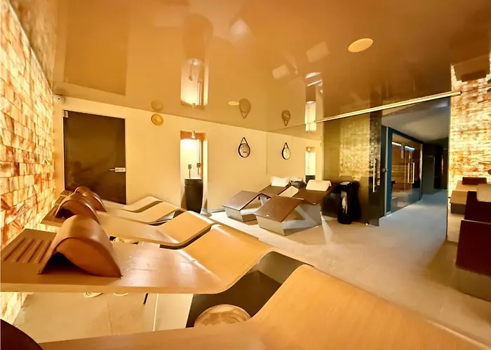 Free Wellness & Multimedia - Snidane V Cene - Zdarma Vstup Do Wellness, Virive Vany, Solna Sauna, Finska Sauna, Parni Sauna, Masaze, Playstation 5 A Hry, Moderni Vybaveni, Vybaveni Pro Deti, Sklep, Terasa, Klidna Lokalita, Parkovani Zda